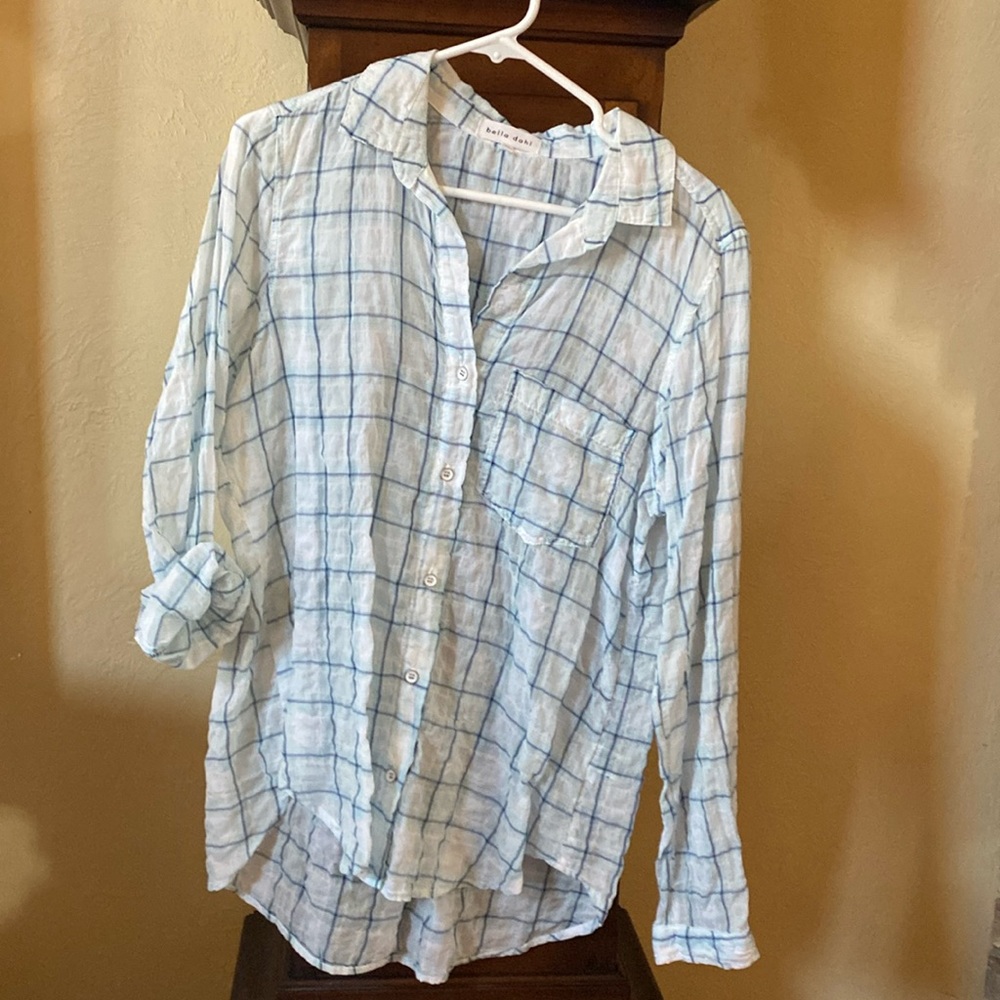 Bella Dahl. Size medium. Light tone of navy and light blue stripes.